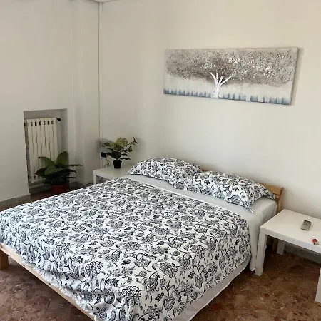 Capruzzi 240 בית הארחה בארי